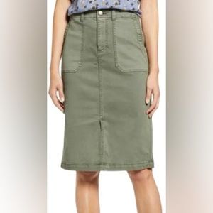 NWOT Caslon Twill Cargo Skirt Green military size 2